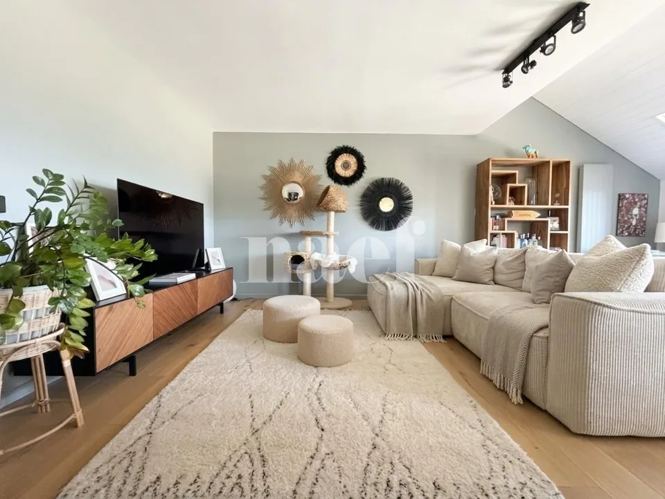 Geräumiges Duplex mit 4,5 Zimmern von etwa 148 m² in Founex mit freier Sicht auf den See und die Berge