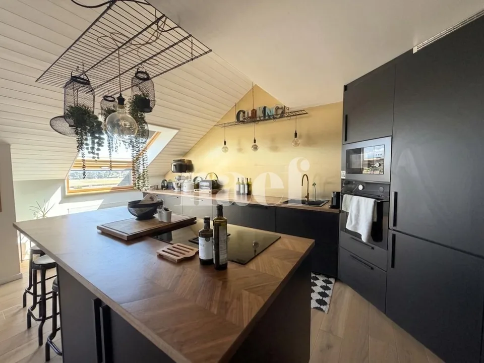 Geräumiges Duplex mit 4,5 Zimmern von etwa 148 m² in Founex mit freier Sicht auf den See und die Berge
