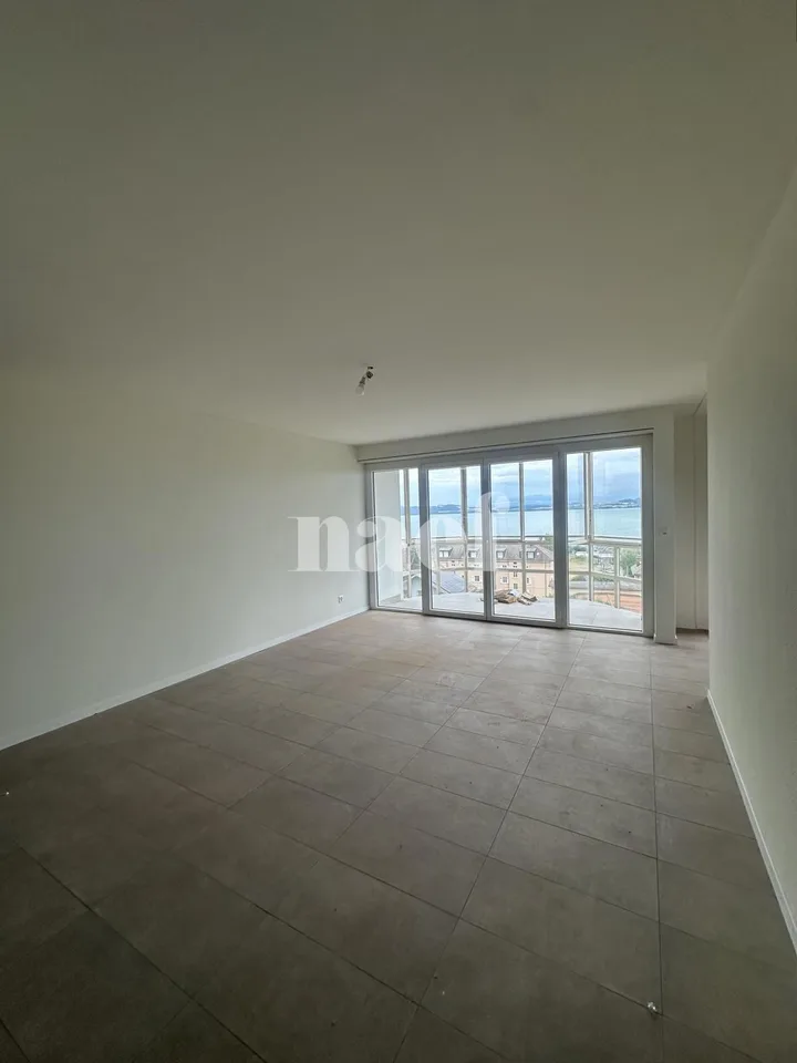 Appartamento ristrutturato con vista sul lago