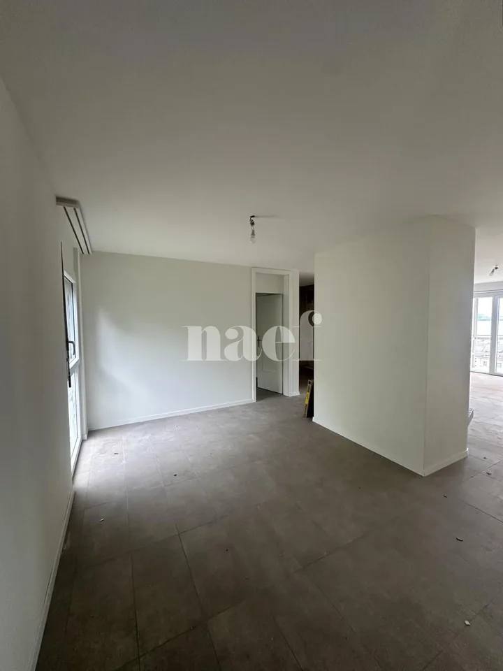 Appartamento ristrutturato con vista sul lago