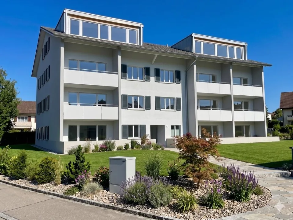 HOCHWERTIGE 2.5 ZIMMER-WOHNUNG IN VILLIGEN