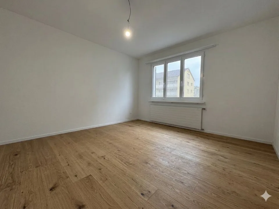 HOCHWERTIGE 2.5 ZIMMER-WOHNUNG IN VILLIGEN