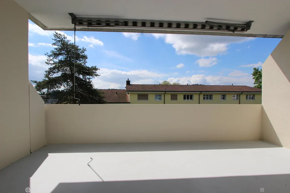 Appartamento di 4,5 locali appena ristrutturato con balcone e caminetto