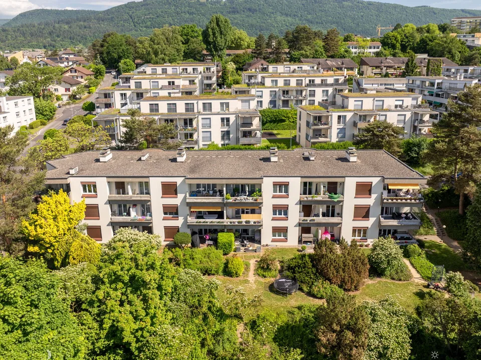 Frisch sanierte 4.5-Zimmer-Wohnung mit Balkon und Cheminée