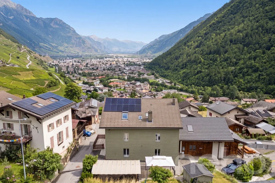 Martigny-Combe : Grande maison villageoise de 2 appartements avec vue