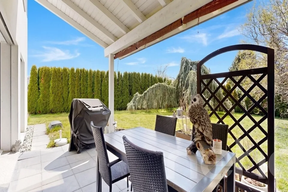 Beautiful contemporary villa perfectly maintained