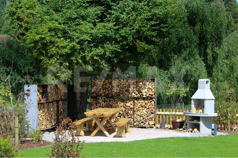 Proprietà affascinante con 7 appartamenti, 4 box per cavalli con recinto esterno, e rifugio di benessere di lusso – foto 13 di 13