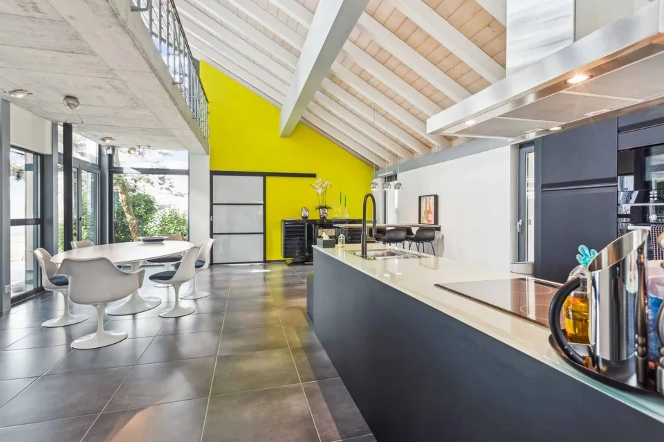 Villa d'architecte contemporaine de 7.5 pièces avec piscine