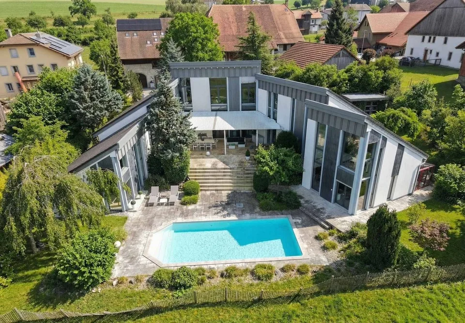 Villa d'architecte contemporaine de 7.5 pièces avec piscine