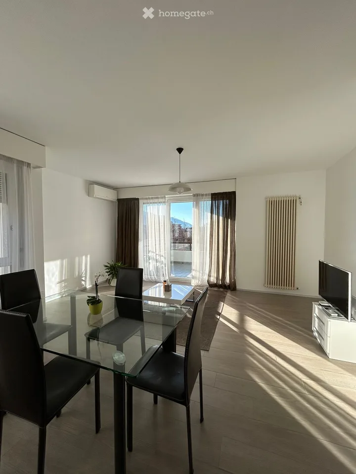 Helles 3.5-Zimmer-Apartment mit Balkon in Lugano
