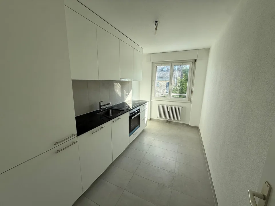 Appartement 2 pièces entièrement rénové avec balcon à Cressier