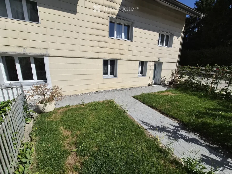 Incantevole appartamento maisonette di 4 locali con balcone e giardino a Gossau ZH