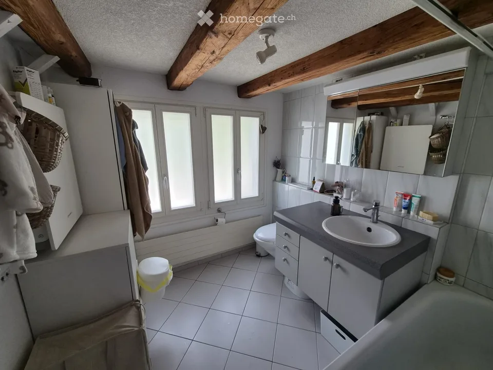 Incantevole appartamento maisonette di 4 locali con balcone e giardino a Gossau ZH