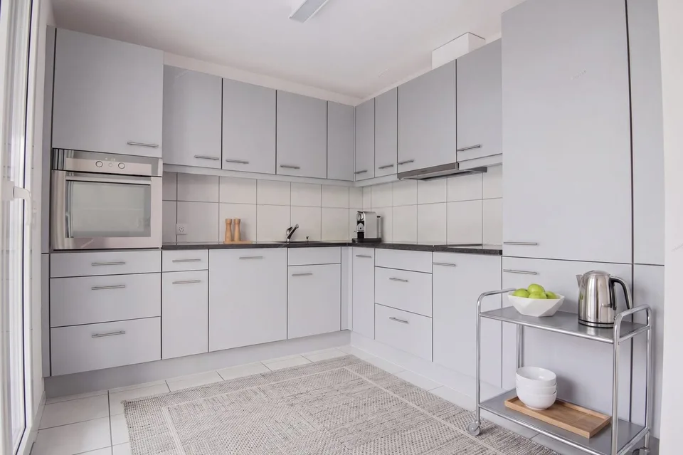 Appartamento attraente di 3,5 locali con balcone vetrato