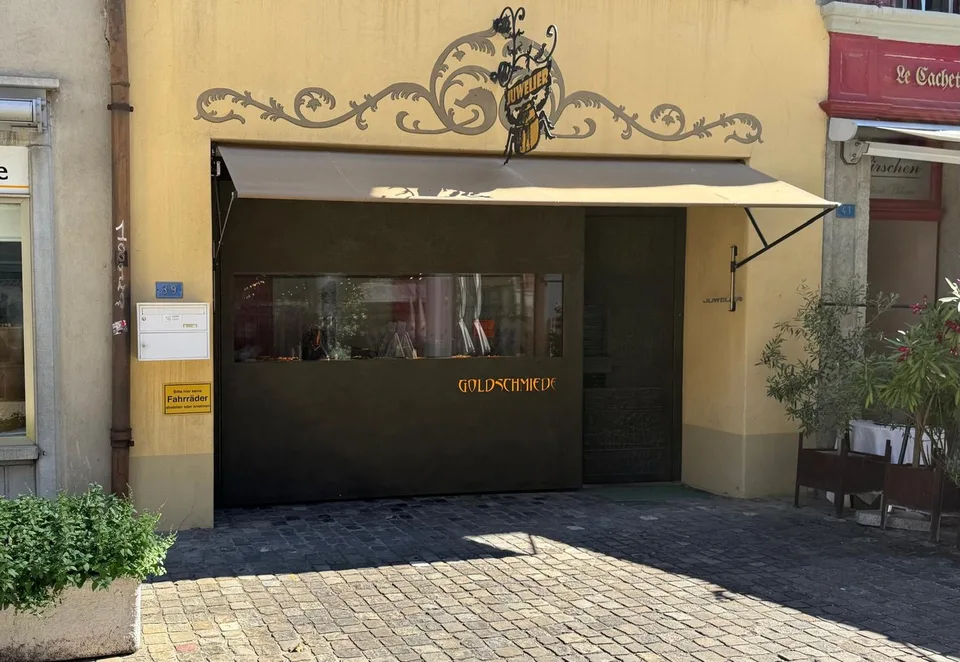 Local commercial attractif dans la vieille ville historique de Lenzburg