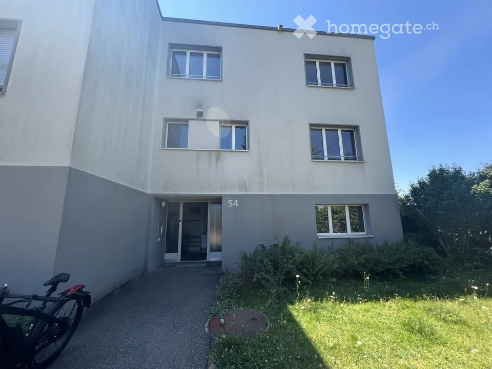 Maison de rangée de 6,5 pièces à Schliern près de Köniz avec espace de jardin, vue et espace de stationnement privé