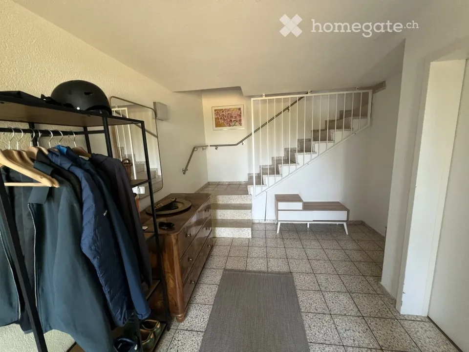 Maison de rangée de 6,5 pièces à Schliern près de Köniz avec espace de jardin, vue et espace de stationnement privé