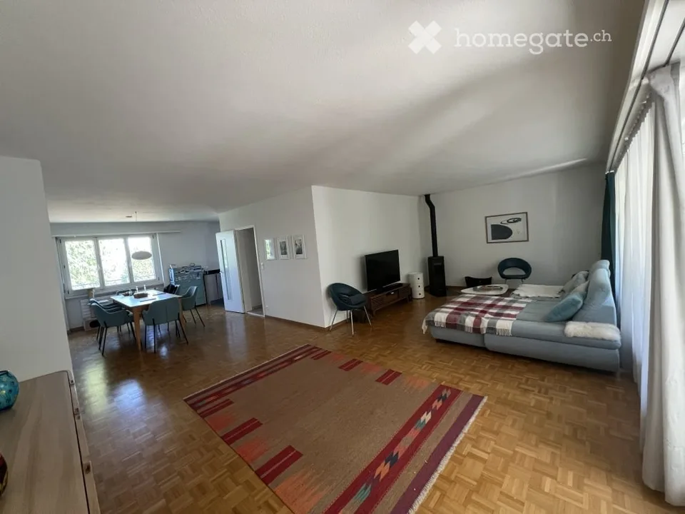 Maison de rangée de 6,5 pièces à Schliern près de Köniz avec espace de jardin, vue et espace de stationnement privé