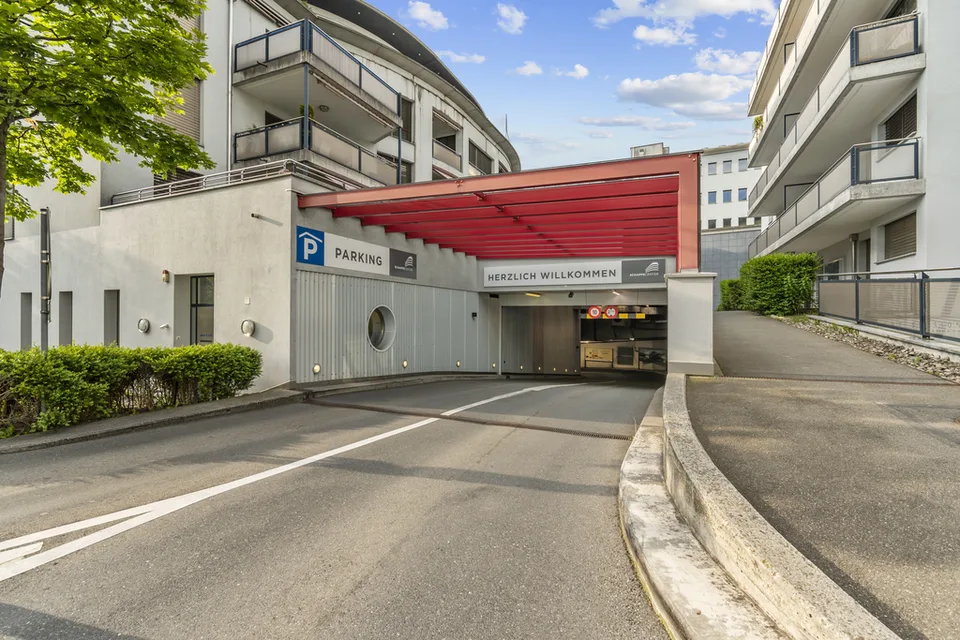 MOTO Einstellparkplätze mit eigenem Shopping-Center