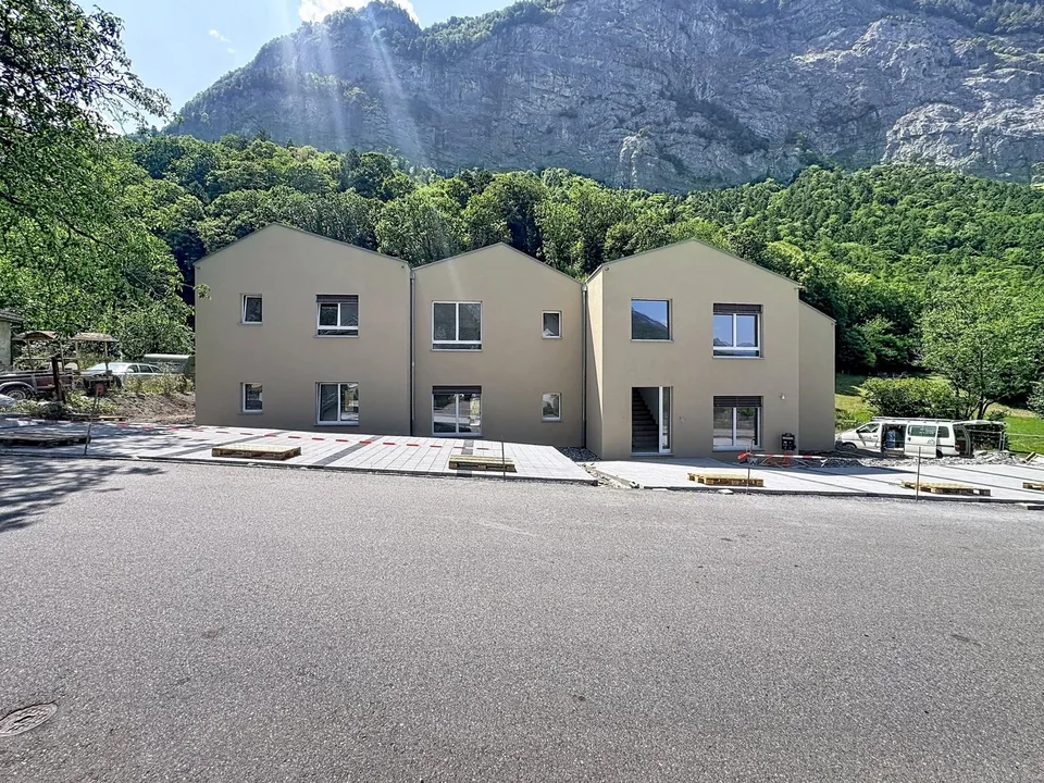Appartamento nuovo di 5.5 locali con giardino privato a Epinassey