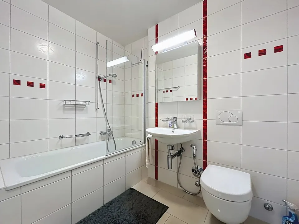 Geräumige 4.5 Zimmer Wohnung in moderner Residenz mit Balkon und Terrasse – Foto 7 von 11