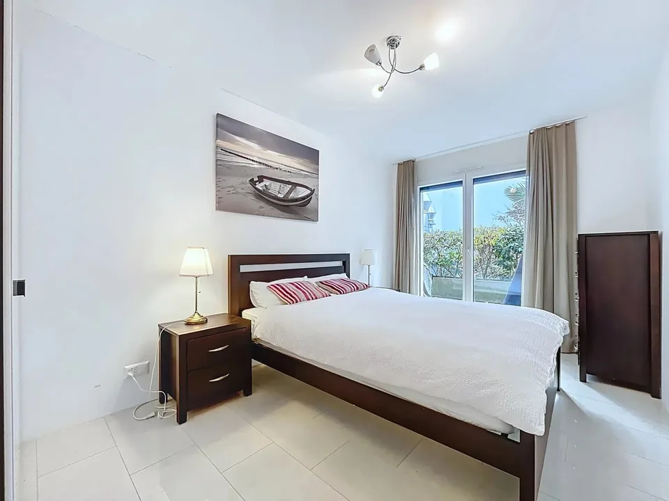 Geräumige 4.5 Zimmer Wohnung in moderner Residenz mit Balkon und Terrasse – Foto 8 von 11