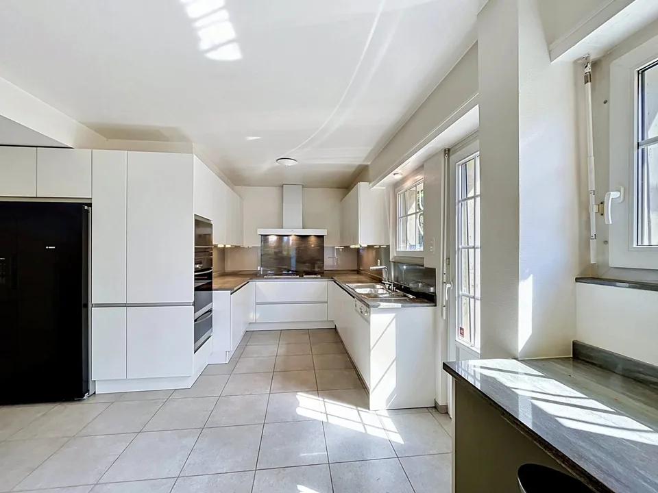 Casa in zona tranquilla con giardino e vista sul lago