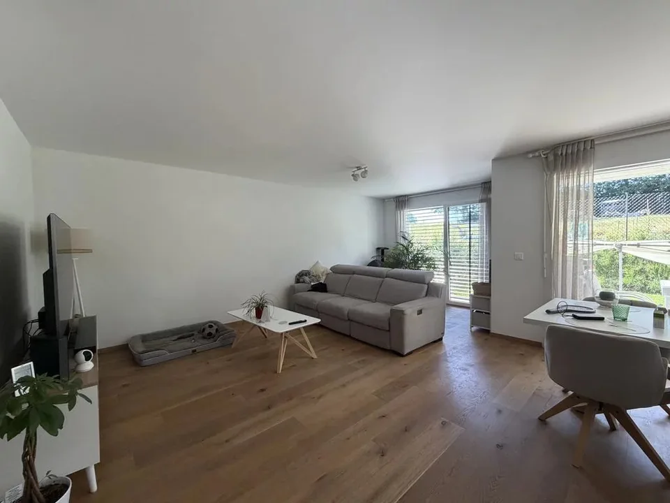 Appartamento di 3.5 locali al piano terra con giardino privato