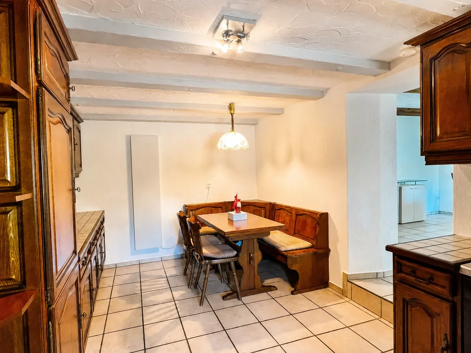 Maison individuelle (maison mitoyenne) avec appartement pour personnes âgées, grand jardin, vue panoramique & double garage – photo 6 sur 11