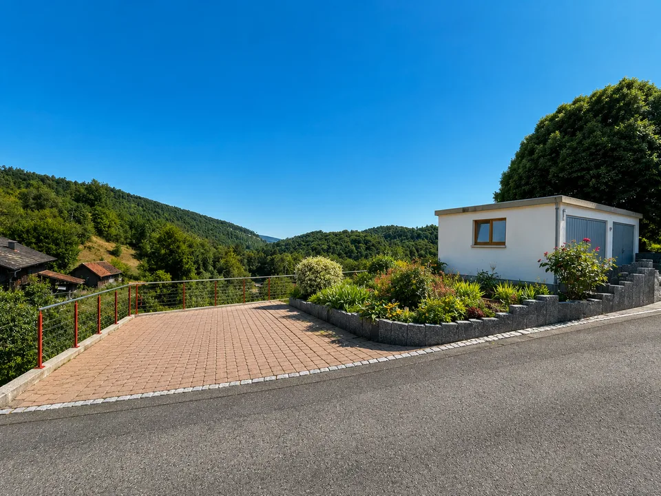 Casa unifamiliare (casa a schiera) con appartamento per anziani, grande giardino, vista panoramica & doppio garage