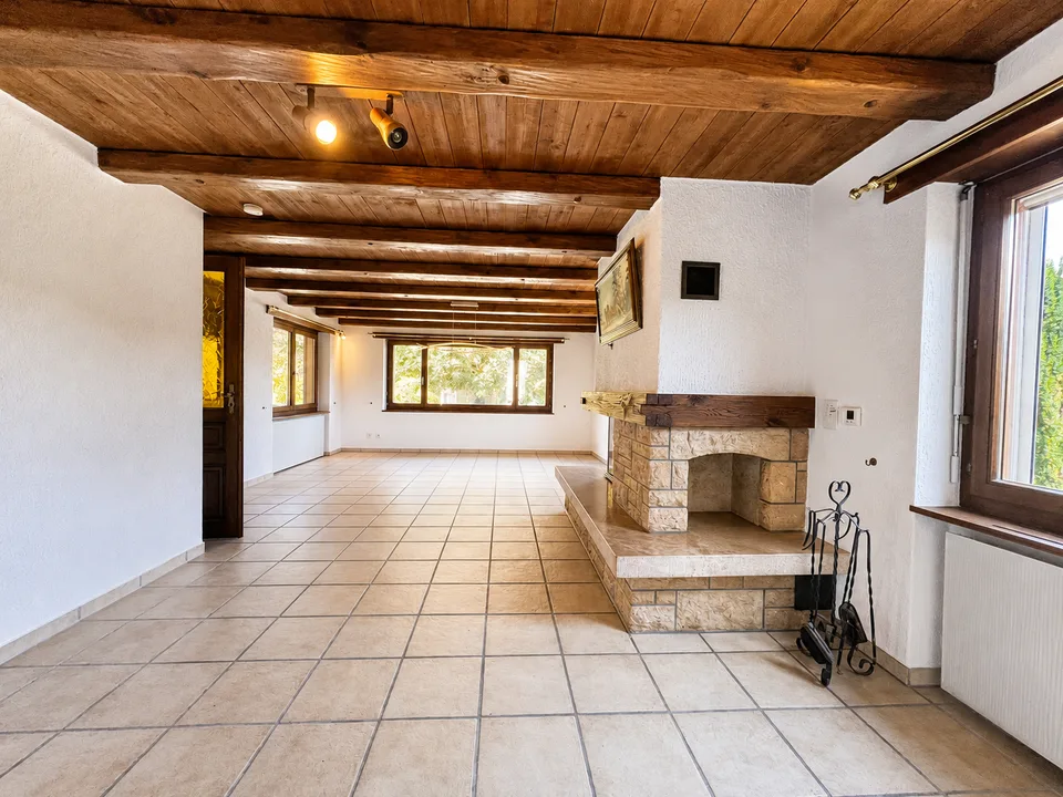 Casa unifamiliare (casa a schiera) con appartamento per anziani, grande giardino, vista panoramica & doppio garage