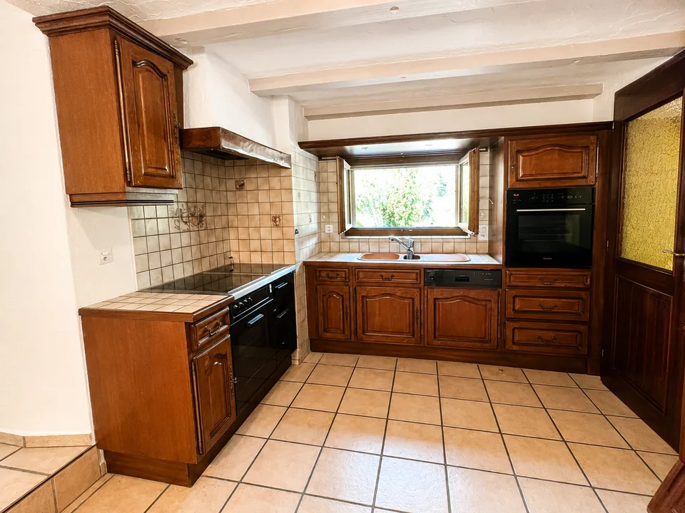 Maison individuelle (maison mitoyenne) avec appartement pour personnes âgées, grand jardin, vue panoramique & double garage – photo 8 sur 11