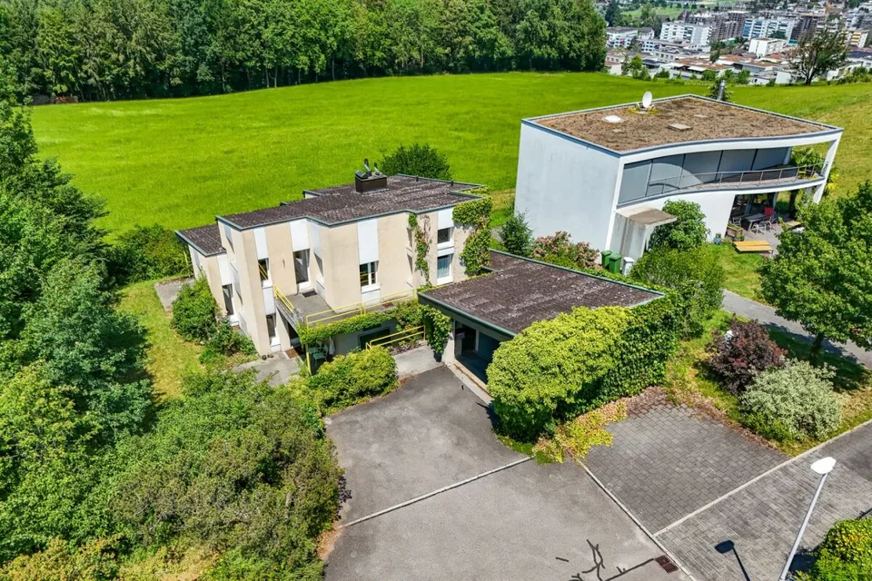 Grosszügiges Einfamilienhaus mit Einliegerstudio an sehr ruhiger und sonniger Lage – Foto 11 von 12