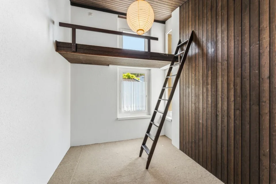 Grosszügiges Einfamilienhaus mit Einliegerstudio an sehr ruhiger und sonniger Lage – Foto 7 von 12