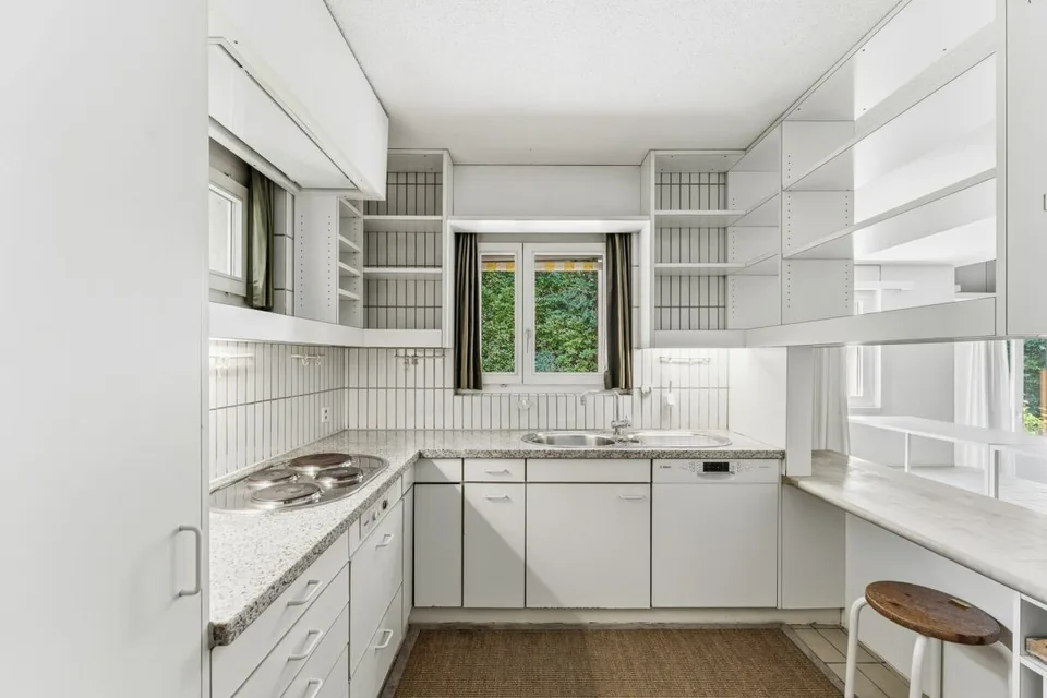 Grosszügiges Einfamilienhaus mit Einliegerstudio an sehr ruhiger und sonniger Lage – Foto 6 von 12