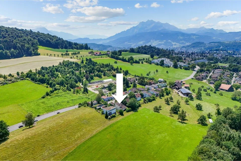 Grosszügiges Einfamilienhaus mit Einliegerstudio an sehr ruhiger und sonniger Lage