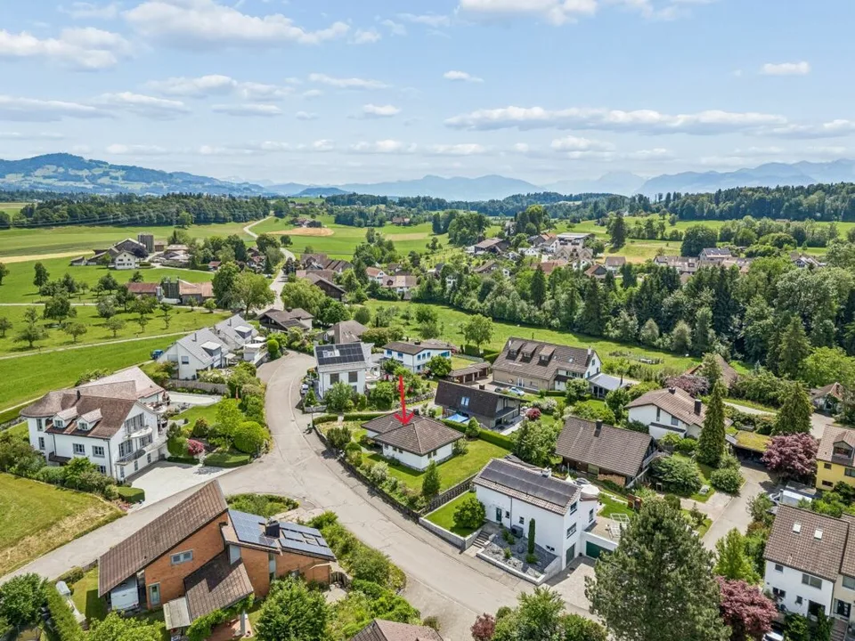 Freistehendes Einfamilienhaus auf grosszügigem Grundstück mit Entwicklungspotenzial