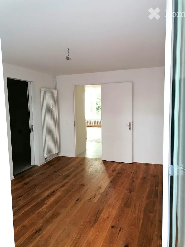 Appartamento per amanti con cortile interno privato al piano terra su Hofackerstrasse, Zurigo 8032