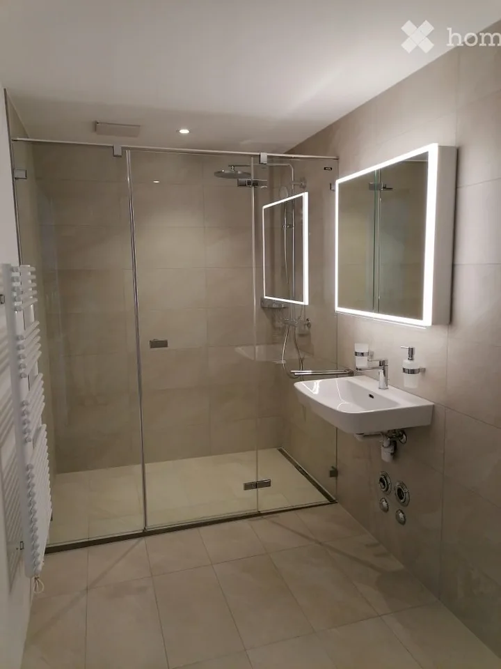 Appartamento per amanti con cortile interno privato al piano terra su Hofackerstrasse, Zurigo 8032