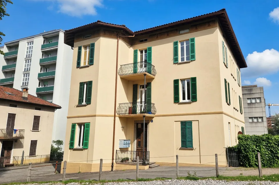 Bel 3,5 in posizione strategica con doppio balcone e due posteggi