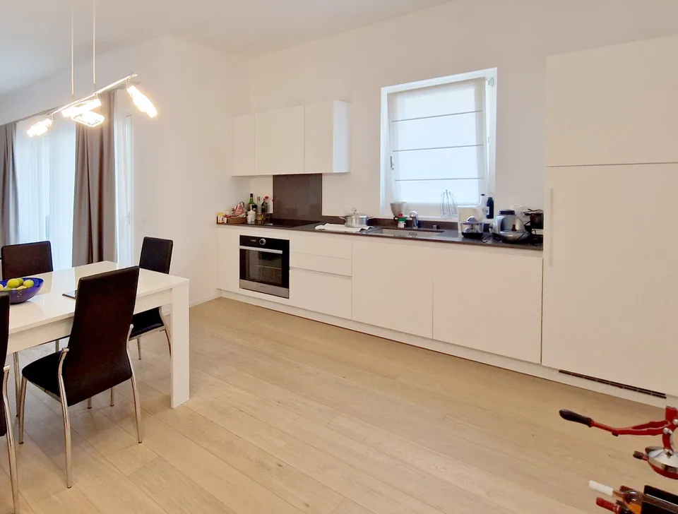 Elegant 3.5-room apartment in a meticulously renovated courtyard.