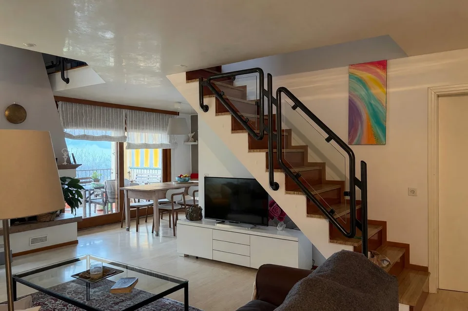 Schönes großes Duplex mit 5,5 Zimmern, Panoramaterrasse und Kamin