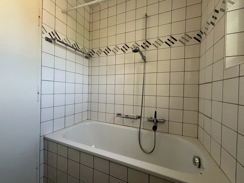 Geräumige 4-Zimmer-Wohnung mit Balkon in Delémont