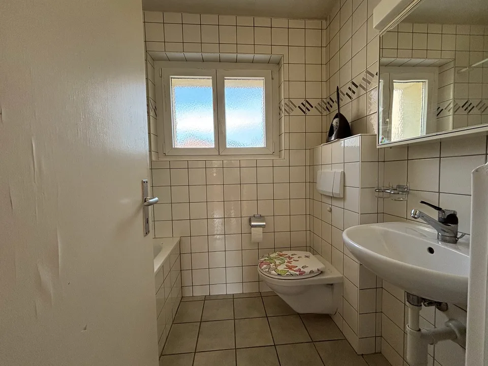 Geräumige 4-Zimmer-Wohnung mit Balkon in Delémont