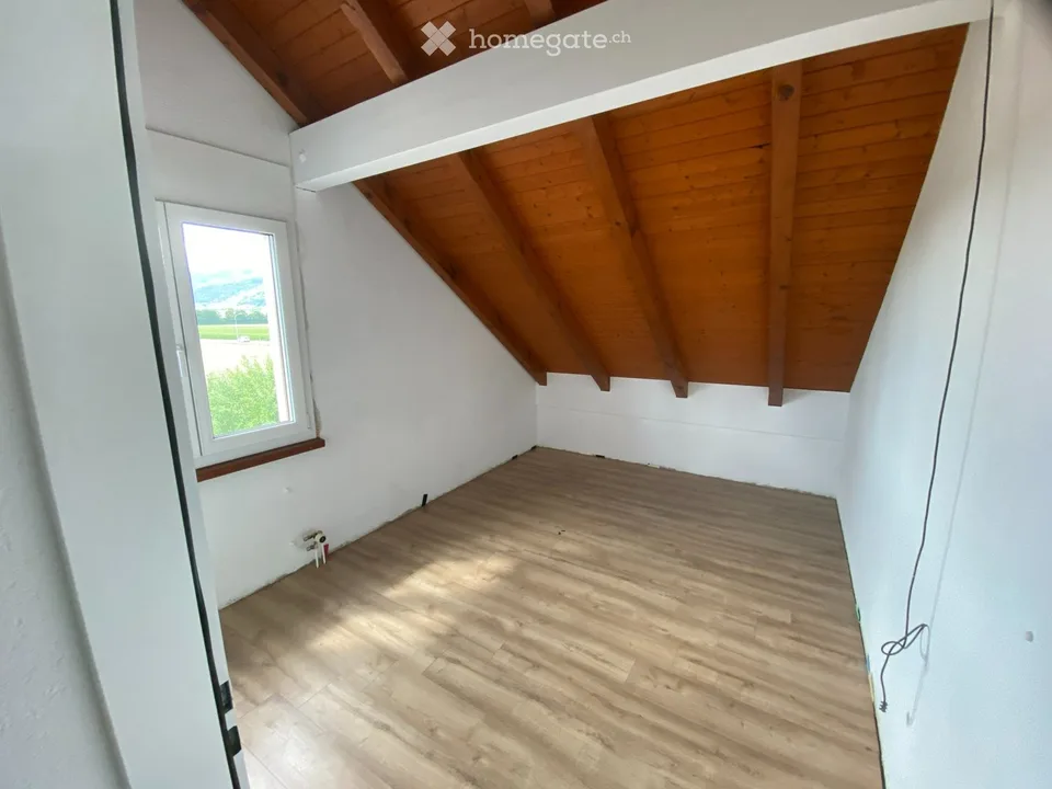 Charmant appartement de 4,5 pièces en mansarde à Kappel