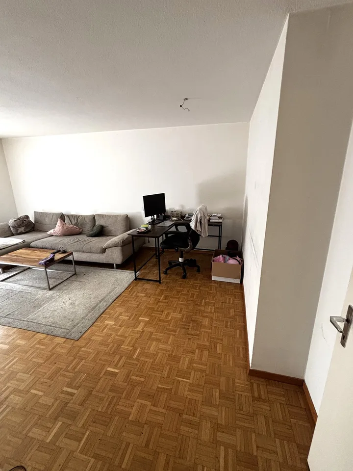 Appartamento accogliente di 3,5 locali con fascino gradevole e balcone!