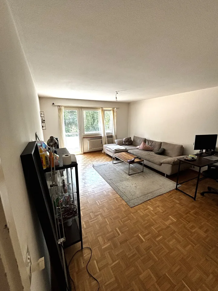 Appartamento accogliente di 3,5 locali con fascino gradevole e balcone!