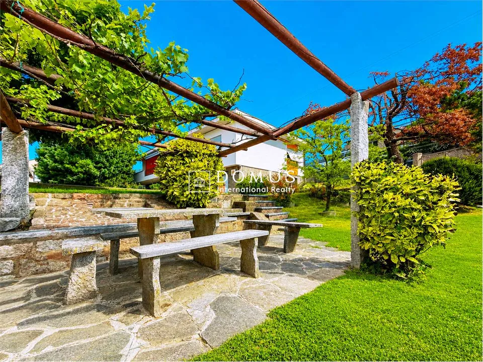 Villa im Grünen mit Pool