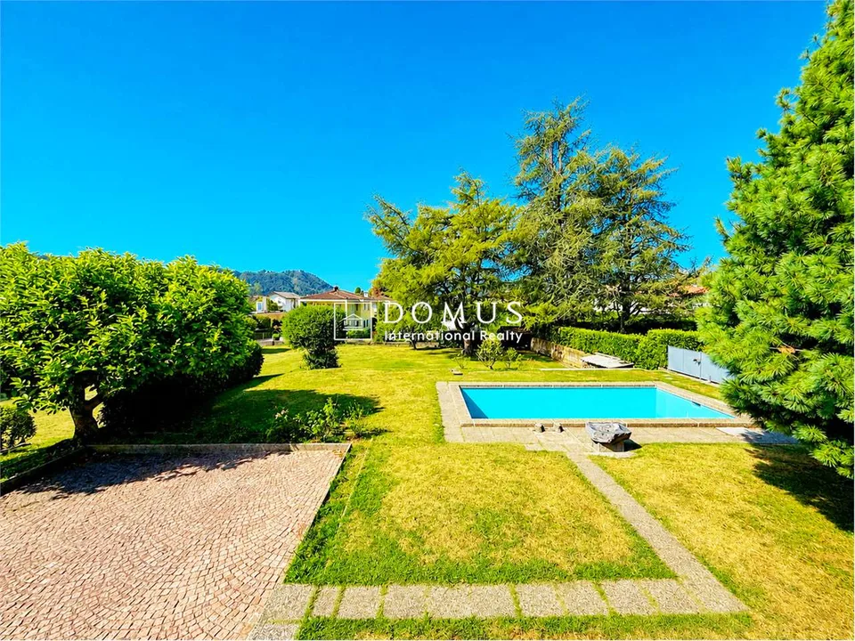 Villa mit Pool in grüner Umgebung – Foto 7 von 13
