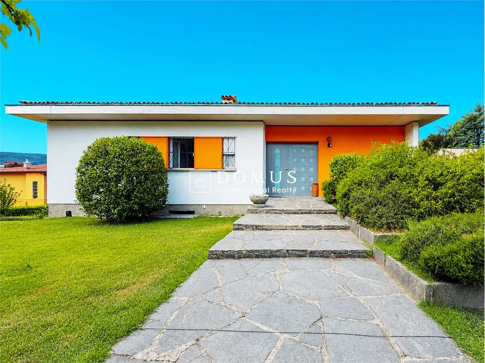 Villa indipendente immersa nel verde con piscina